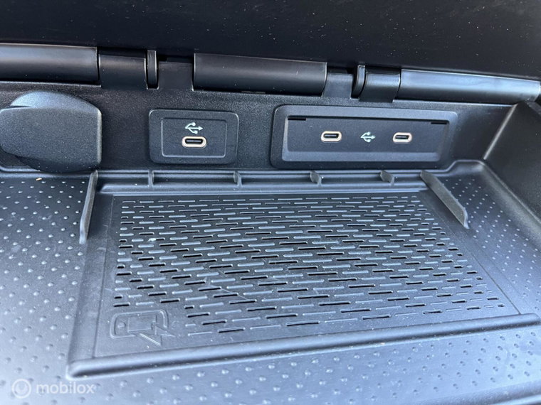 Vehicle Image 38