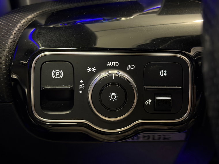 Vehicle Image 23