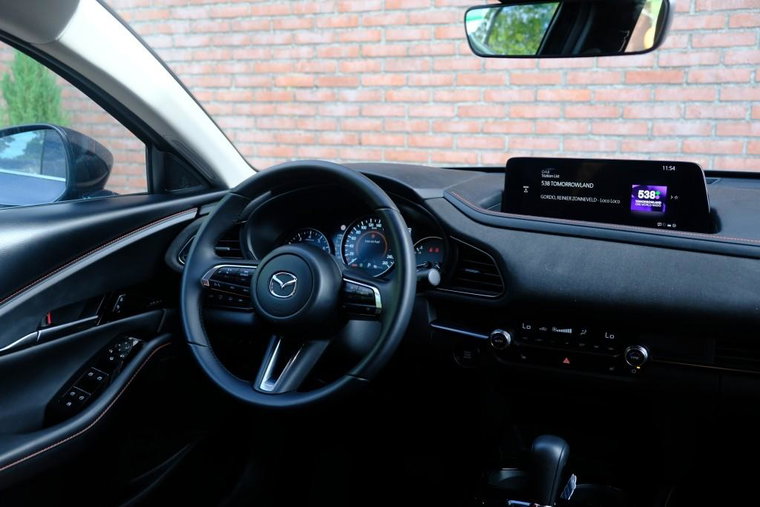 Vehicle Image 12