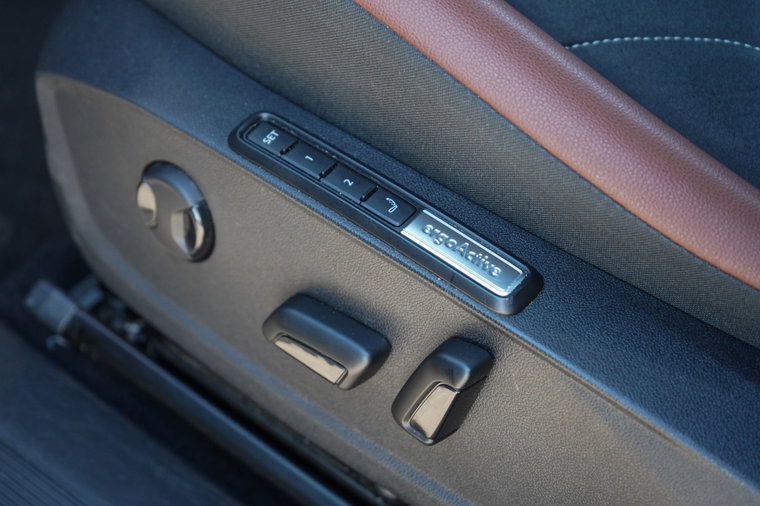 Vehicle Image 24