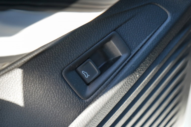 Vehicle Image 25