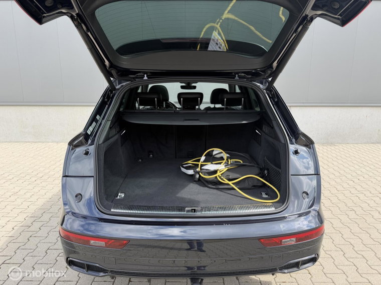Vehicle Image 25