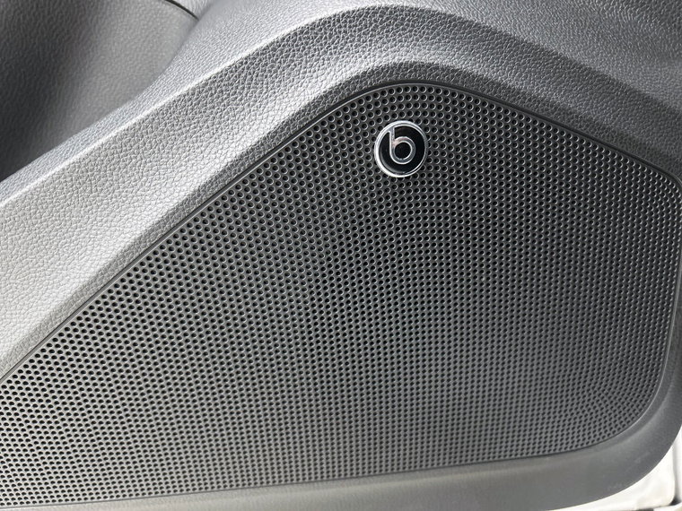 Vehicle Image 32