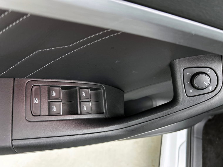 Vehicle Image 37