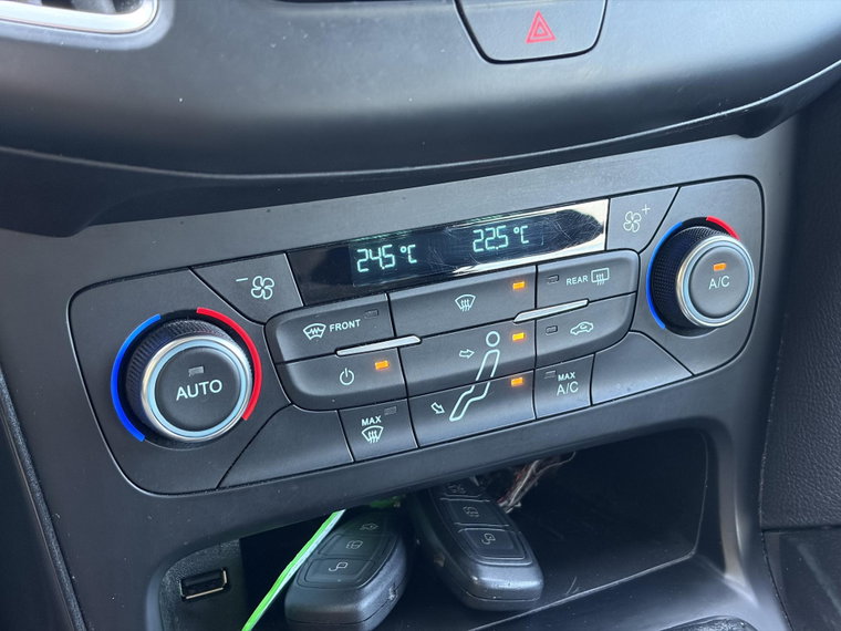 Vehicle Image 28