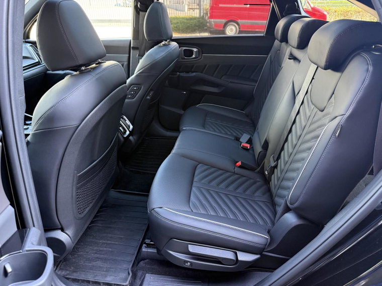 Vehicle Image 25