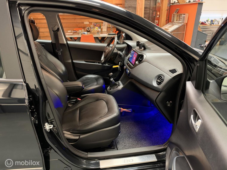 Vehicle Image 21