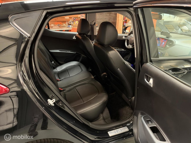 Vehicle Image 22