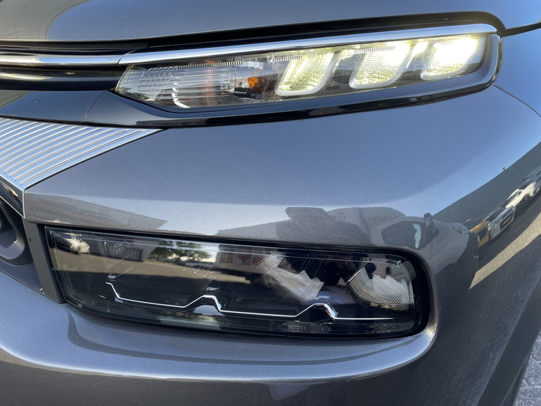Vehicle Image 25