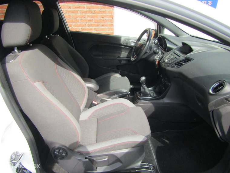 Vehicle Image 16