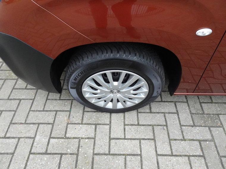 Vehicle Image 30