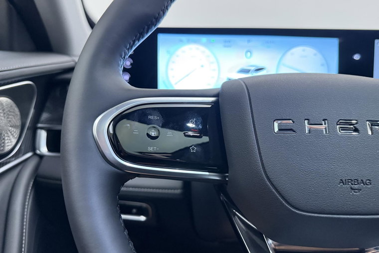 Vehicle Image 25