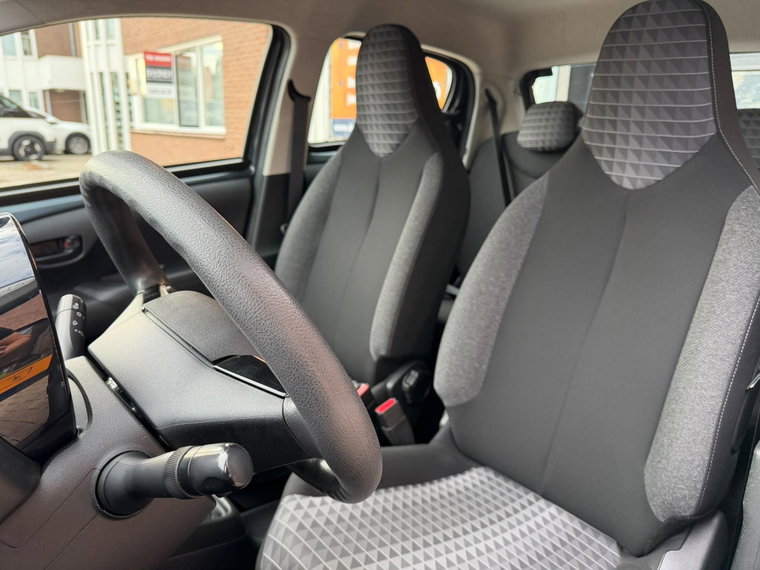 Vehicle Image 19