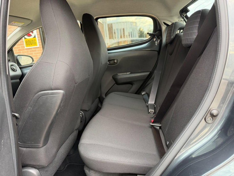 Vehicle Image 21