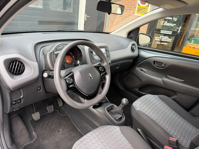 Vehicle Image 23
