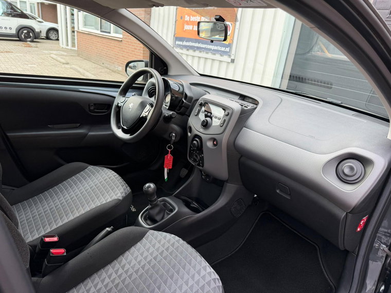 Vehicle Image 24