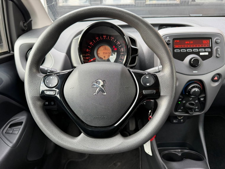 Vehicle Image 28