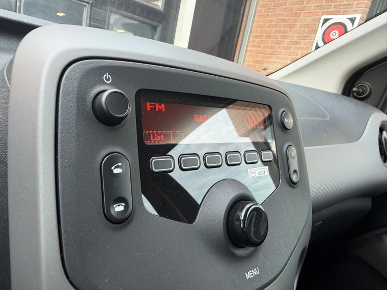Vehicle Image 30