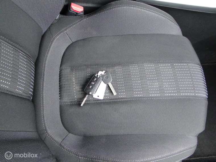 Vehicle Image 37