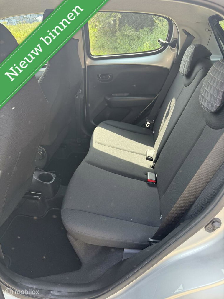 Vehicle Image 14