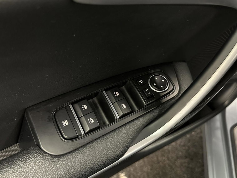 Vehicle Image 26