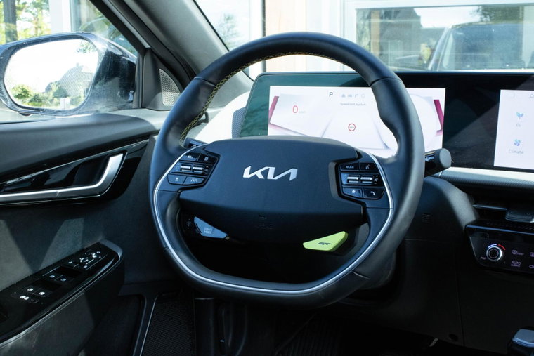 Vehicle Image 38