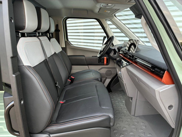 Vehicle Image 12