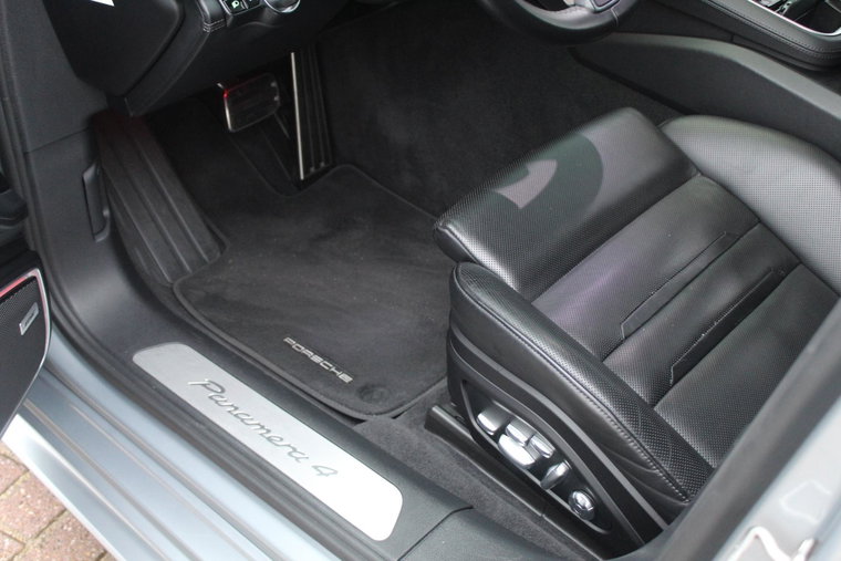 Vehicle Image 35