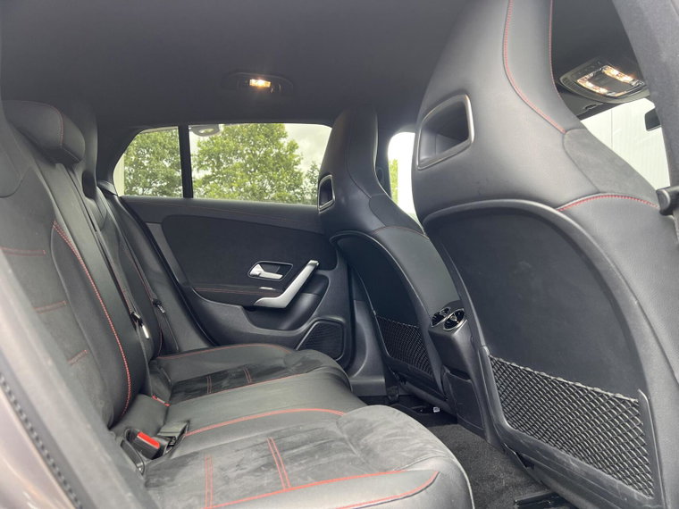 Vehicle Image 32