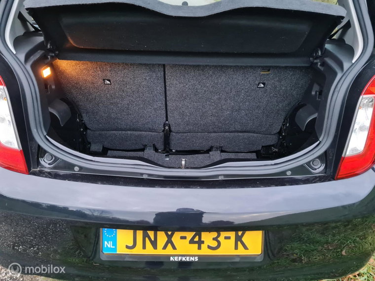 Vehicle Image 16
