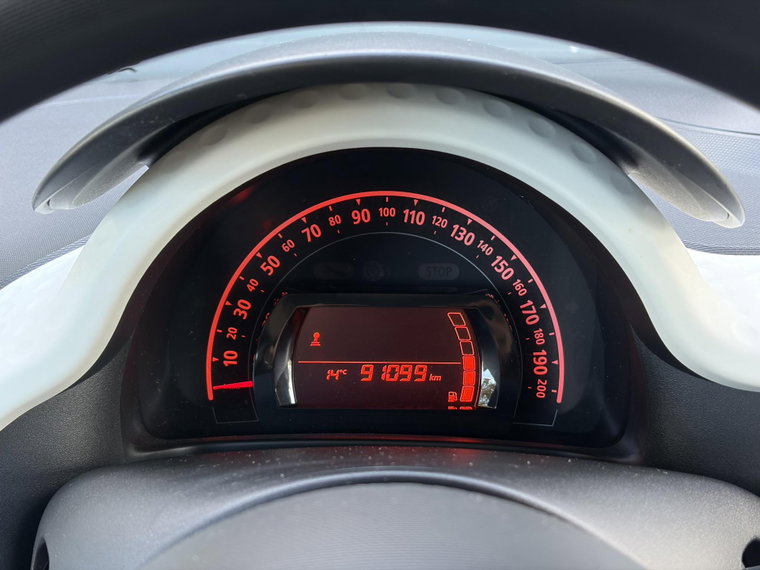 Vehicle Image 25