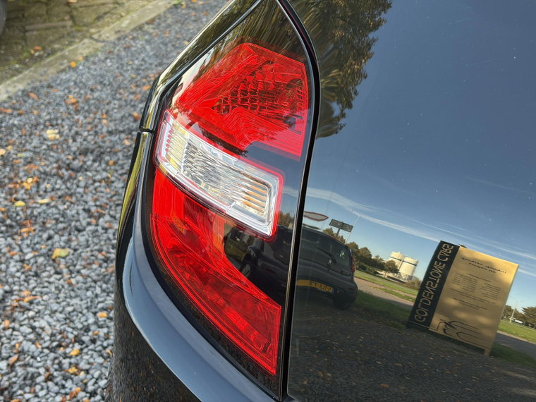 Vehicle Image 37