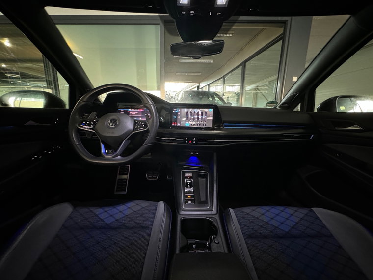 Vehicle Image 25