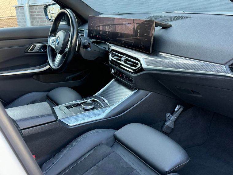 Vehicle Image 33