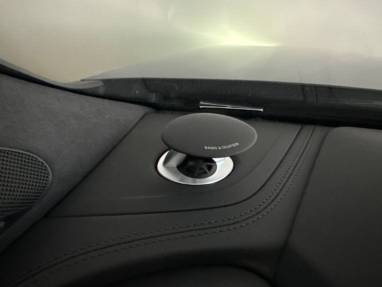 Vehicle Image 25