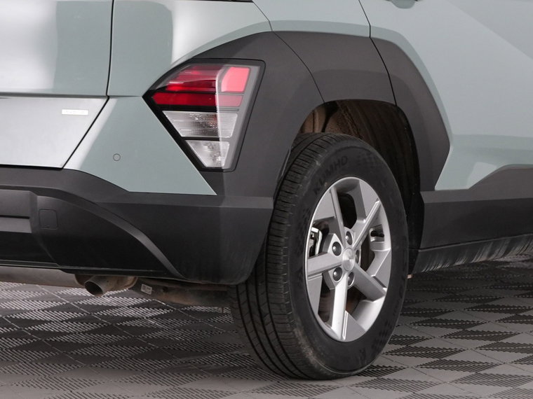 Vehicle Image 16