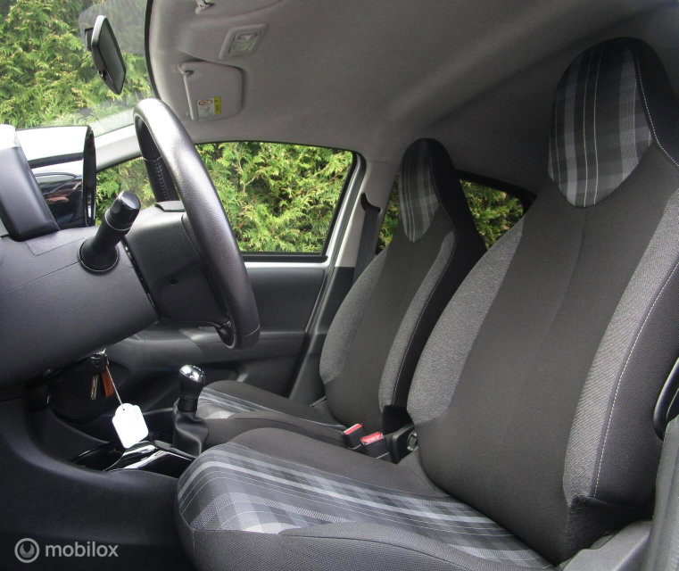 Vehicle Image 10