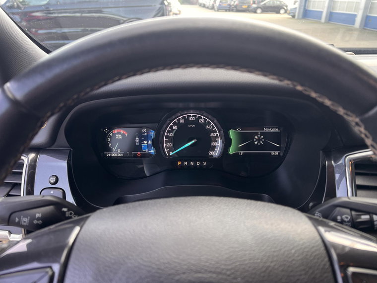 Vehicle Image 25