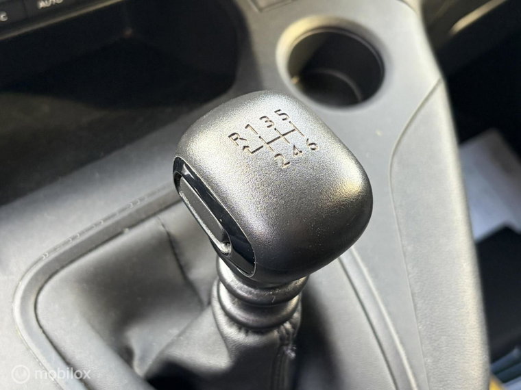 Vehicle Image 28