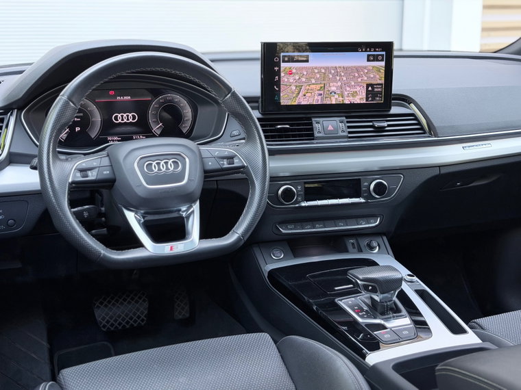 Vehicle Image 16