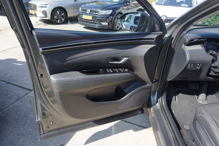 Vehicle Image 19