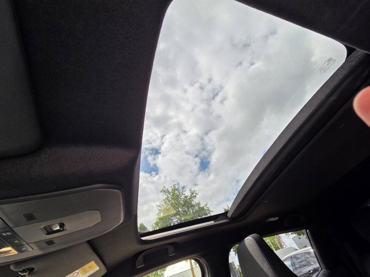 Vehicle Image 26