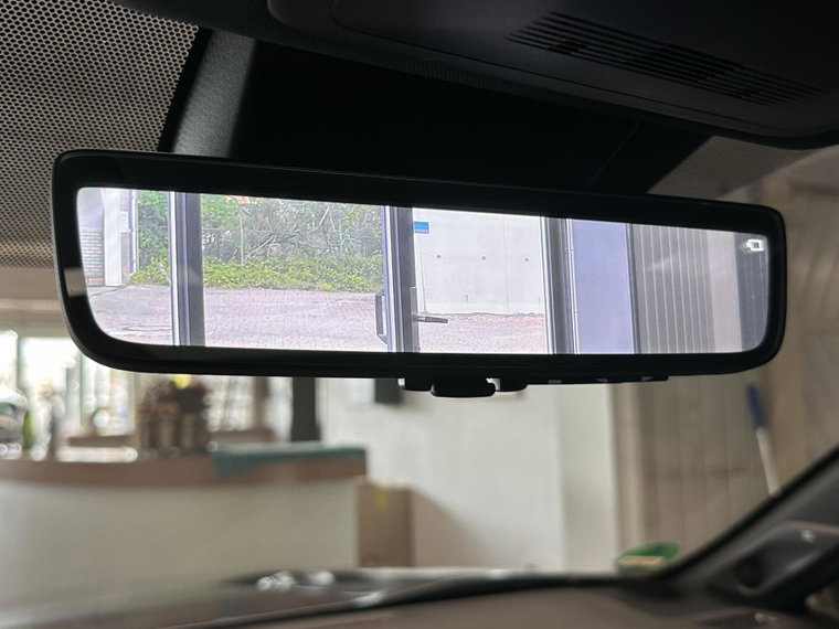 Vehicle Image 25