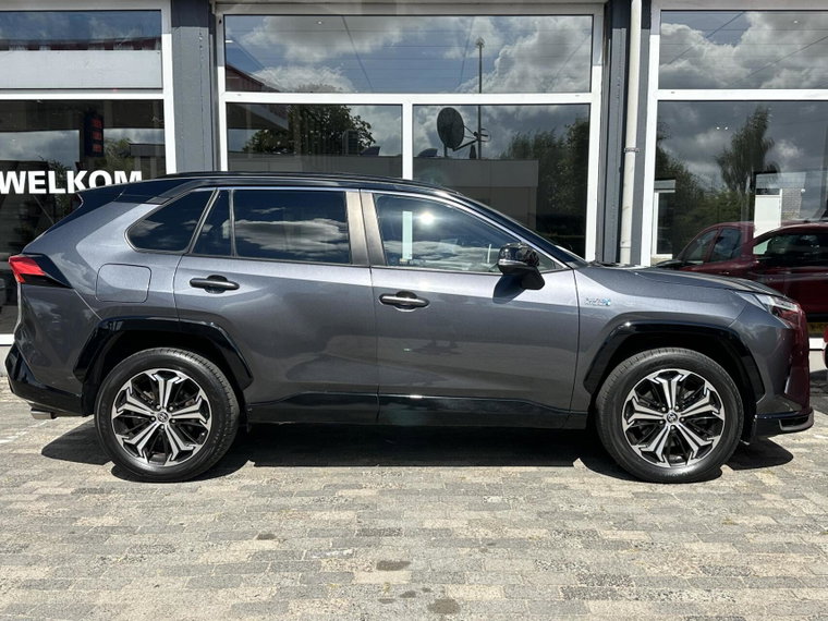 Vehicle Image 6