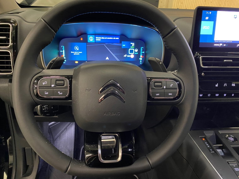 Vehicle Image 25
