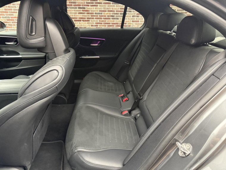 Vehicle Image 33