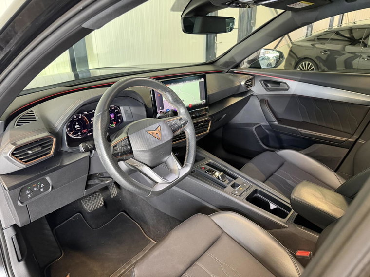 Vehicle Image 25