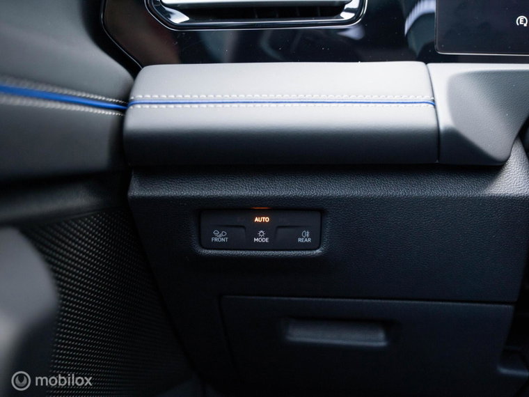 Vehicle Image 45