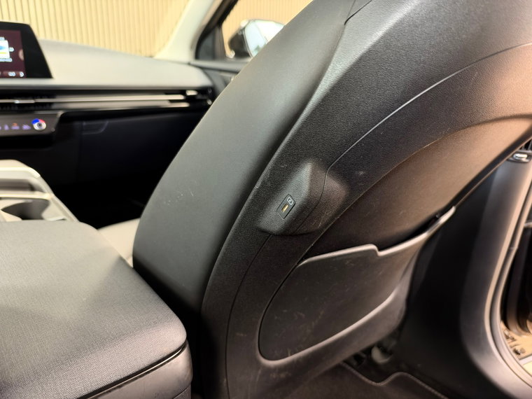 Vehicle Image 24
