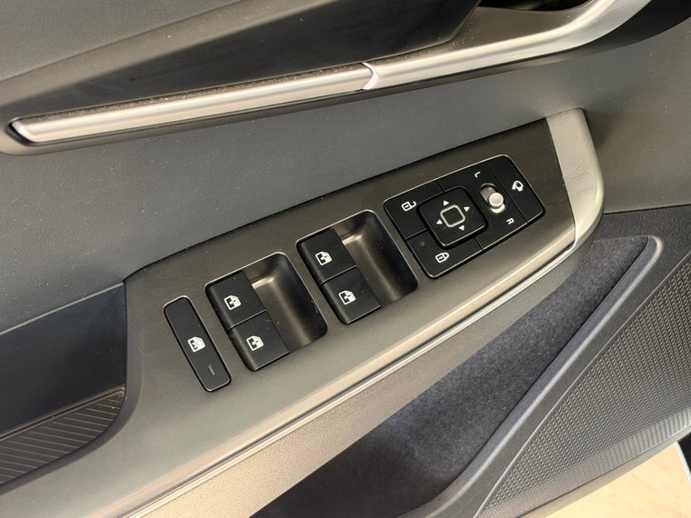 Vehicle Image 35